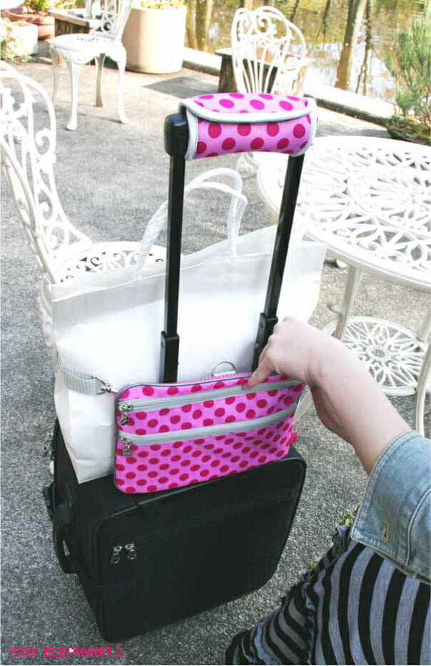 ピンクエレファント <BR>プラスオンポーチ スリム (旅先で!スーツケースの上に増えた荷物を乗っけて楽々運べます!外せば貴重品用ポーチになって便利!)<BR><BR>(あす楽対応)