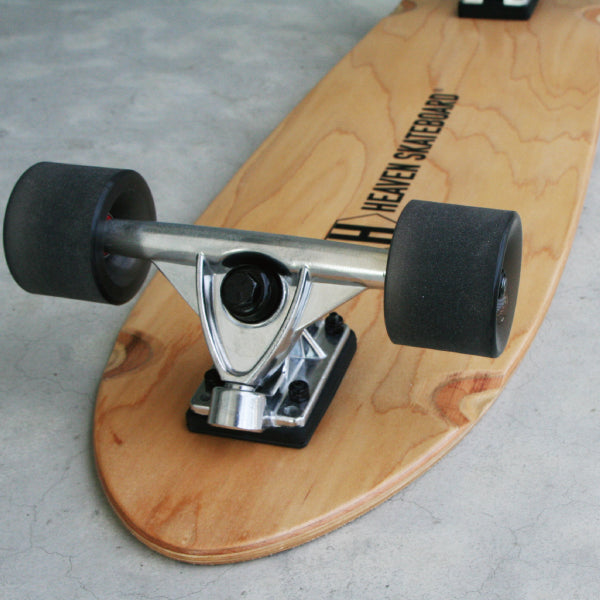 Long Skateboard<br> 32 inch high quality bamboo material<br> HEAVEN Huntington 32 inch<br> HEAVEN Huntington 32 inch snowboard and surfing off-board skateboard. Special price due to slight scratches on deck when it arrived.