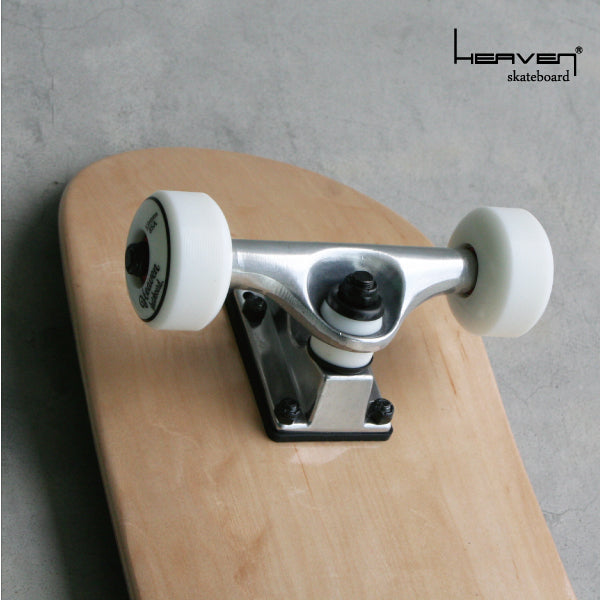 スケートボード コンプリート<br>Vitamin 28.5×7.375 HEAVEN JUNIOR SKATE COMPLETE<br>ナチュラル、ブラック<br>ジュニア用スケボー ハイスペック プロスペック<br>完成品 高品質 子供用 JASA加盟 初心者からスーパーキッズまで
