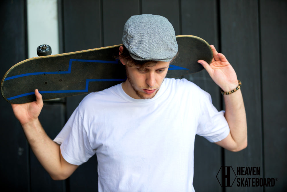 Skateboard Complete <br>31 x 7.75 inches<br> HEAVEN SKATEBOARD Skateboard Finished Product 100% Canadian Maple High Quality<br> JASA member. Suitable for beginners to advanced users. Popular reprint version of GEOMETORY_K.