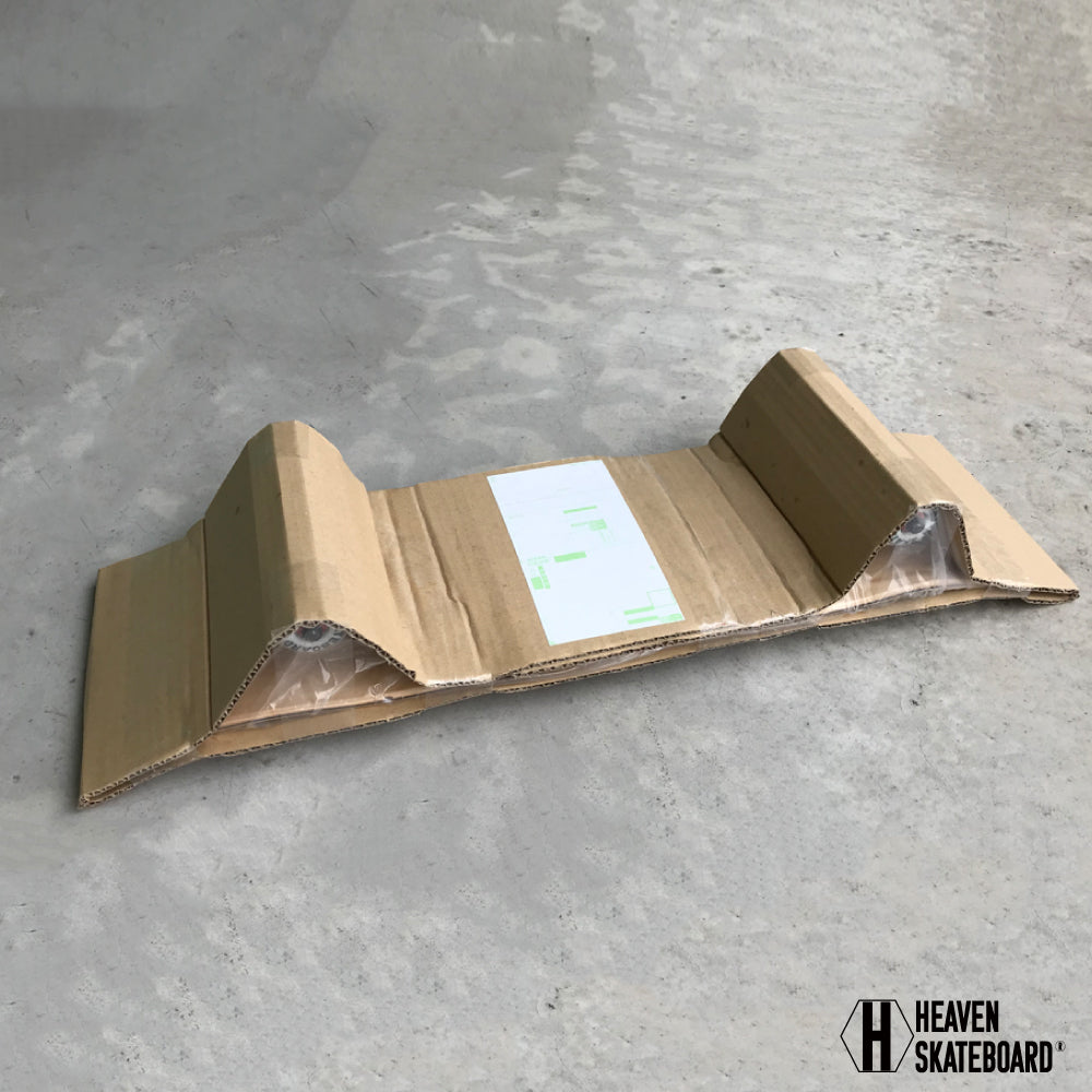 Skateboard Complete<br> Perfect Vitamin Recommended 31 x 8.125 inch<br> HEAVEN SKATEBOARD Skateboard Complete High Spec Professional High Quality <br>Member of JASA. Very popular among beginners to advanced pros. Black. Popular wide type.