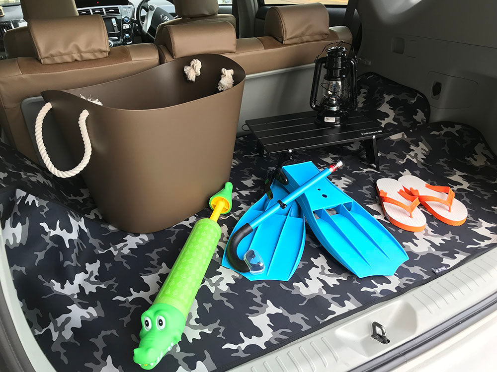 カーシートカバー防水ウエットスーツ素材ビッグポケット付きセット内容:カーシートカバー1枚、マット1枚3色展開ペットにも、アウトドアにも、水気や汚れからシートを守るほぼどんな車種でも対応可能