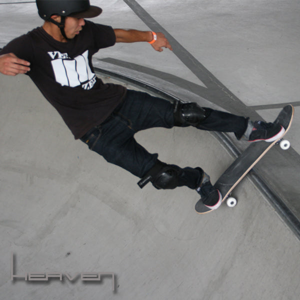 スケートボード コンプリート<br>Vitamin 28.5×7.375 HEAVEN JUNIOR SKATE COMPLETE<br>NO.1 ナンバーワン<br>ジュニア用スケボー 子供用 JASA加盟 初心者からスーパーキッズまで 訳あり